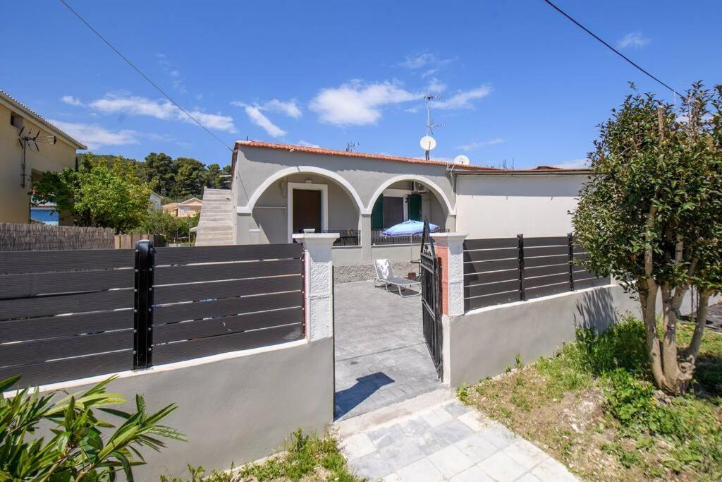 Apartment Fotini's By The Sea